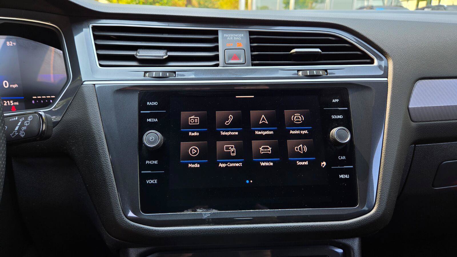 Certified 2024 Volkswagen Tiguan SE R-Line FWD image 34