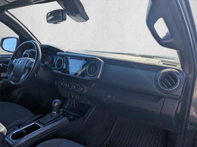 Used 2019 Toyota Tacoma TRD Off-Road w/ Technology Package AWD/4WD image 18