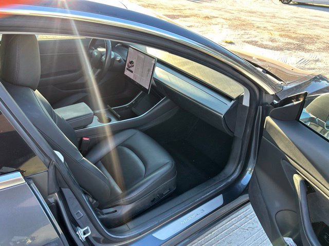 Used 2018 Tesla Model 3 Mid Range RWD image 9