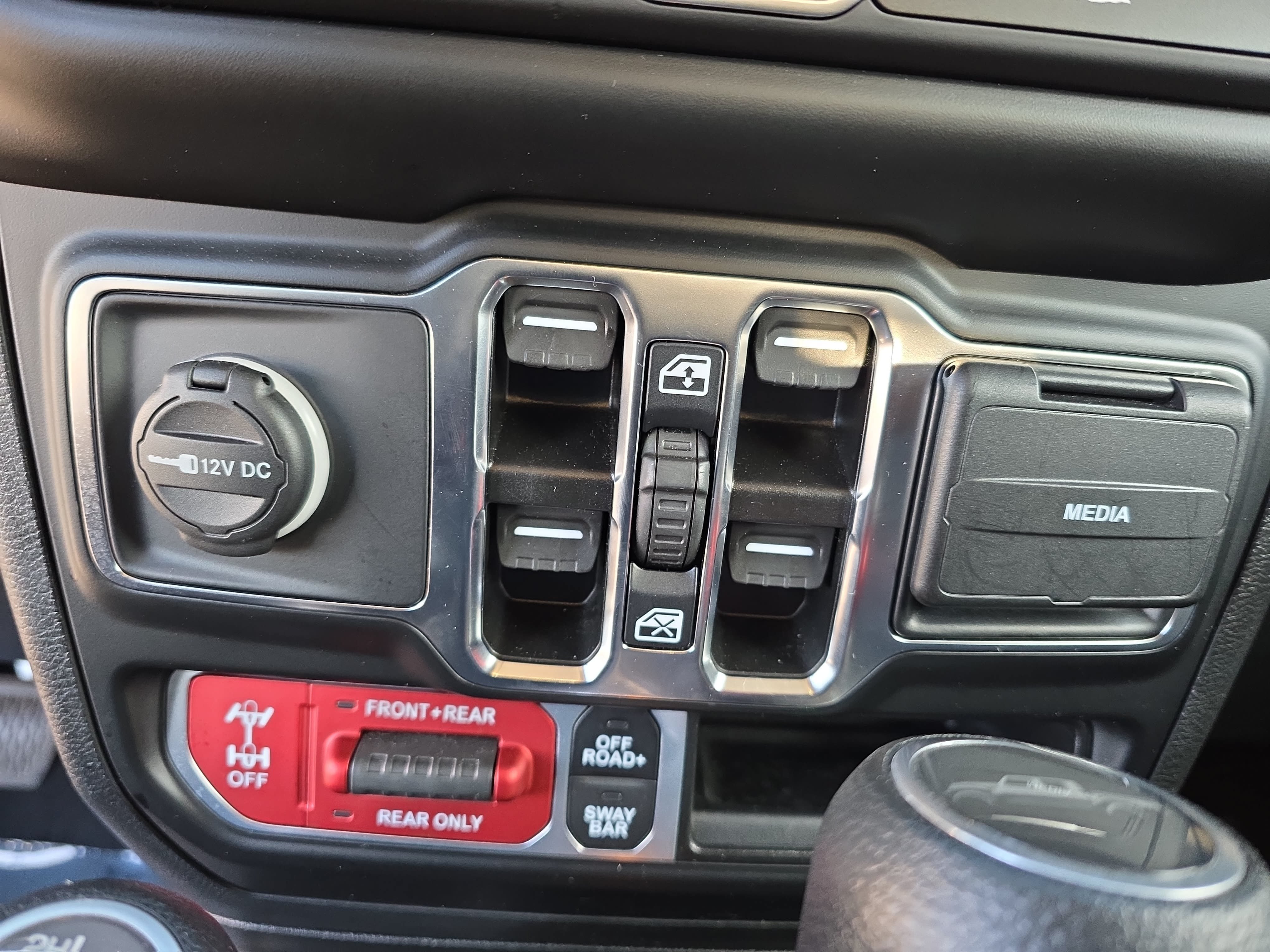 Used 2022 Jeep Gladiator Rubicon w/ Trailer Tow Package AWD/4WD image 26
