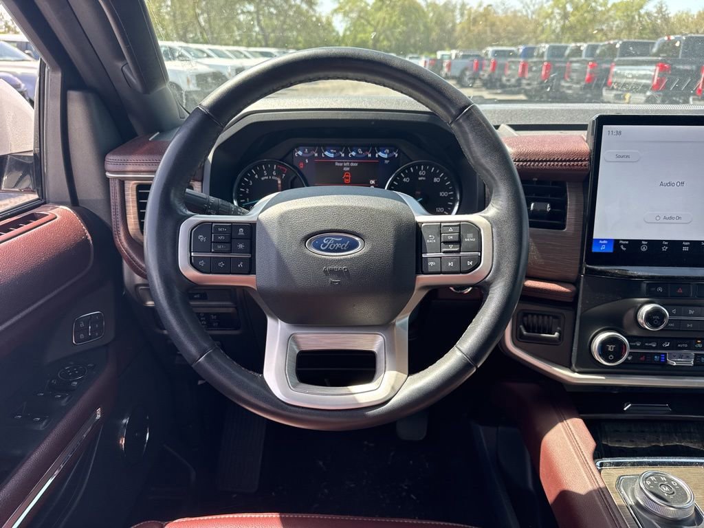 Used 2024 Ford Expedition Limited AWD/4WD image 12