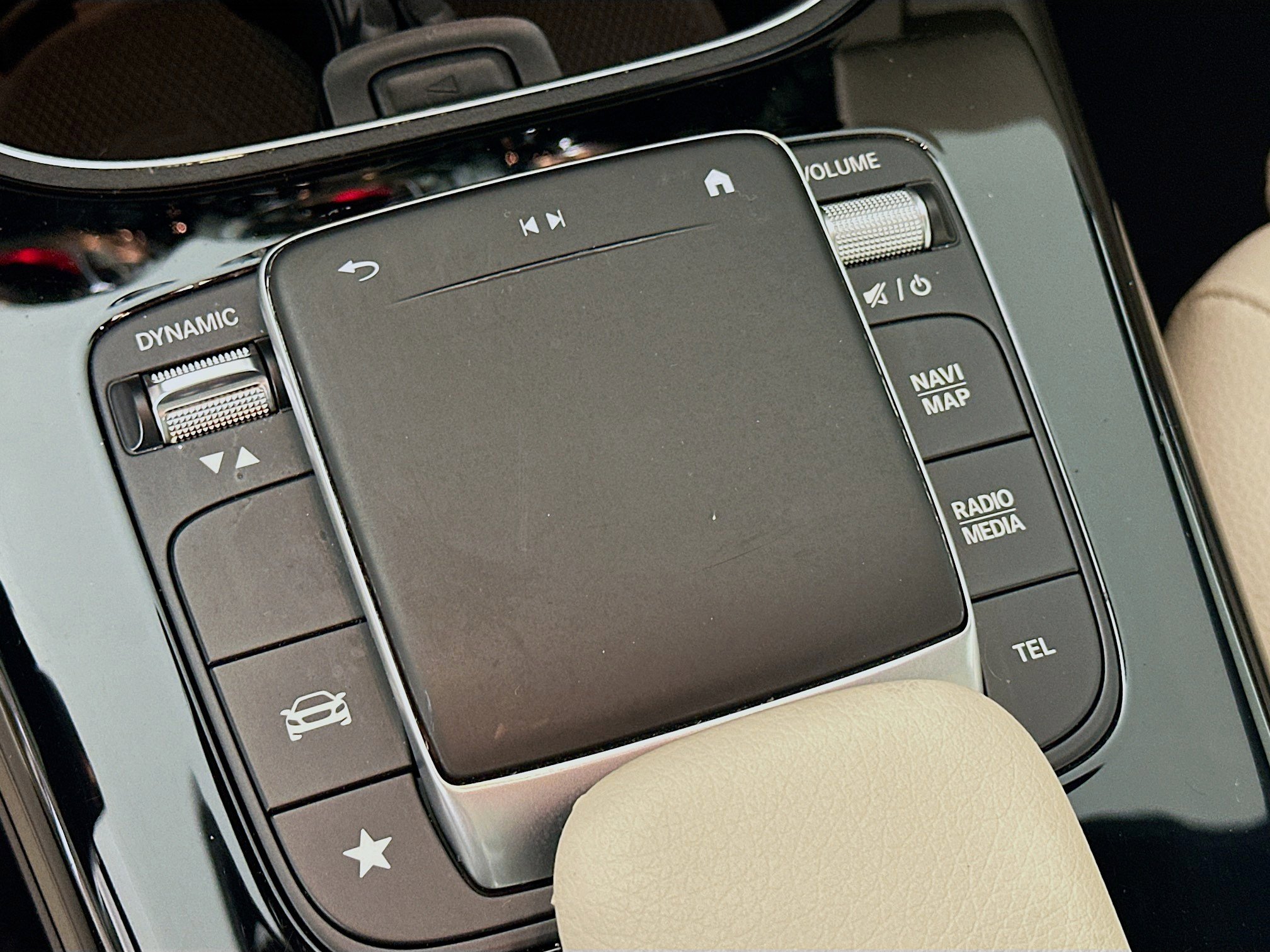 Certified 2022 Mercedes-Benz A 220 4MATIC image 23