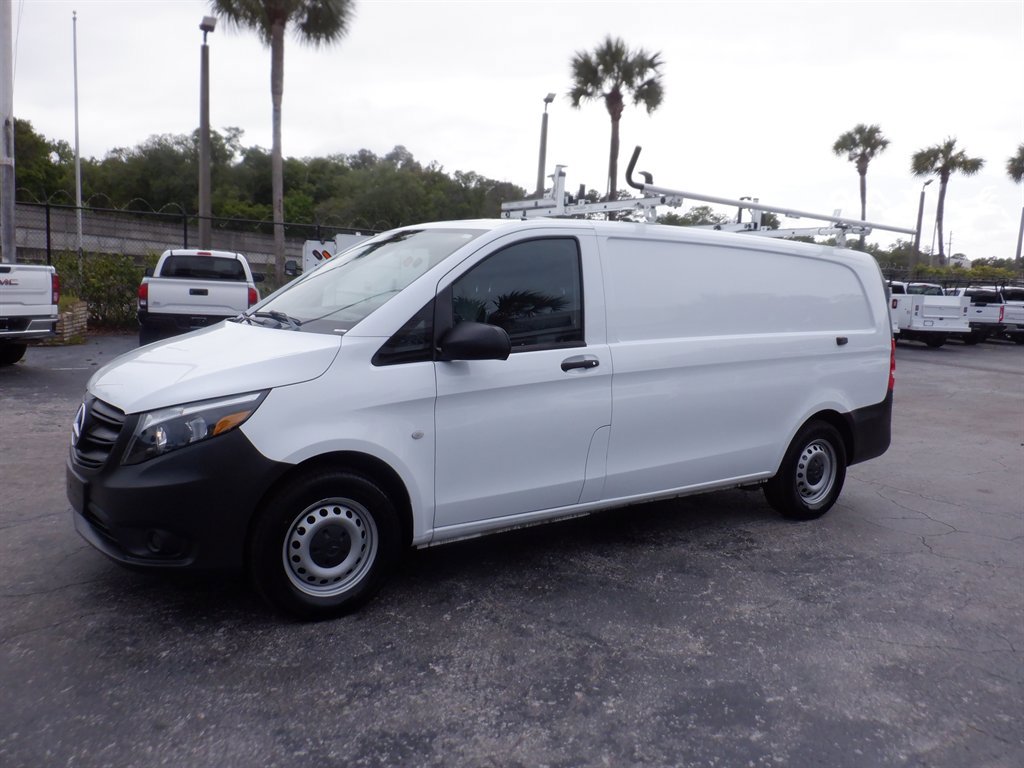 Used 2023 Mercedes-Benz Metris image 2