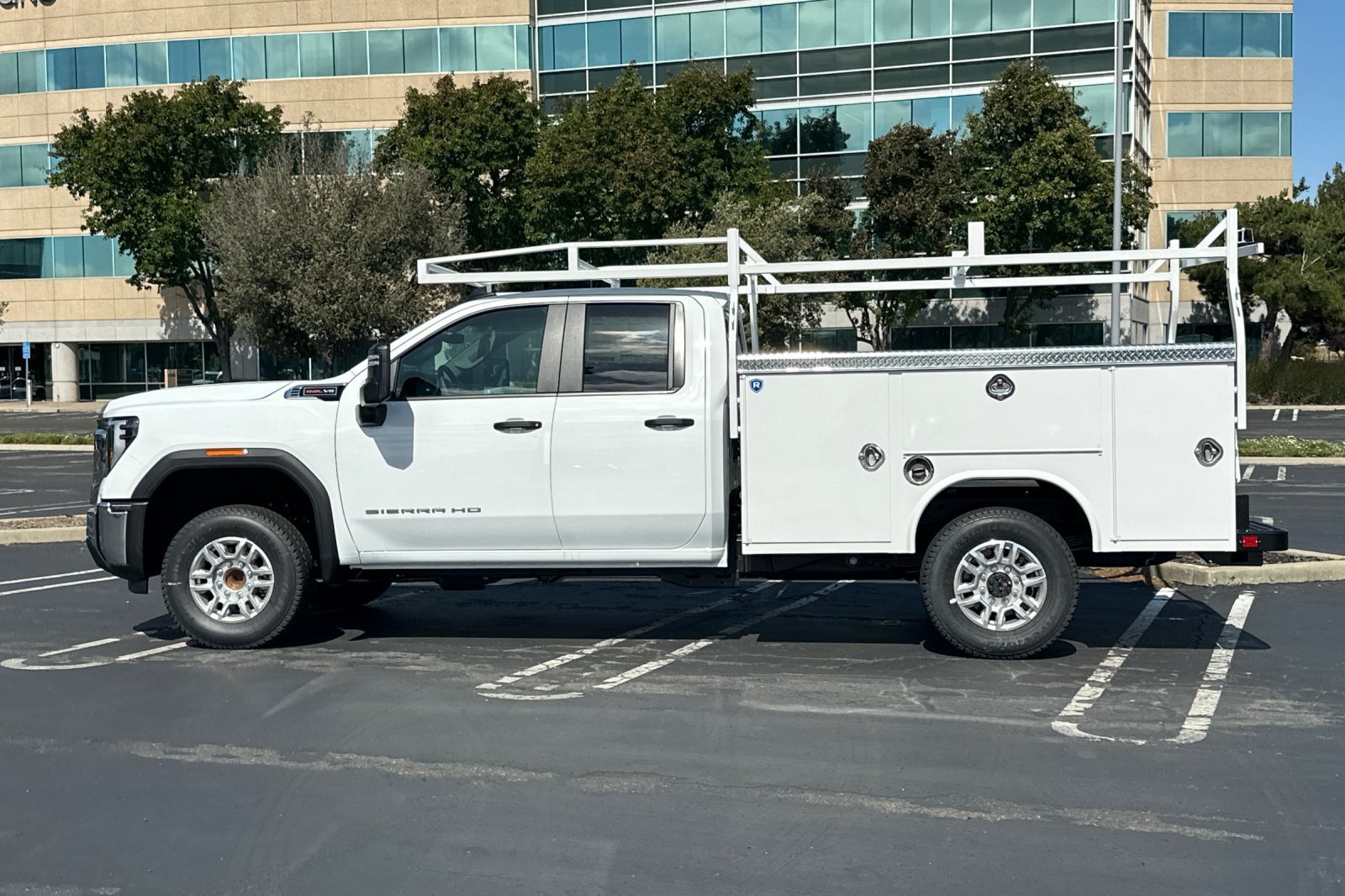New 2026 GMC Sierra 2500 Pro w/ Convenience Package RWD image 7