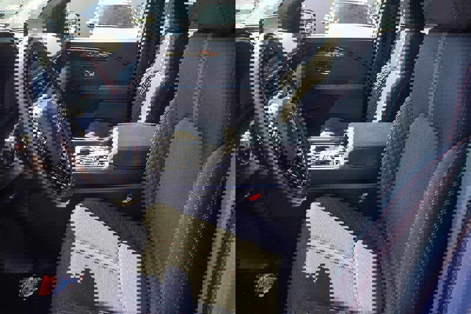 Used 2025 Honda Pilot Sport image 12