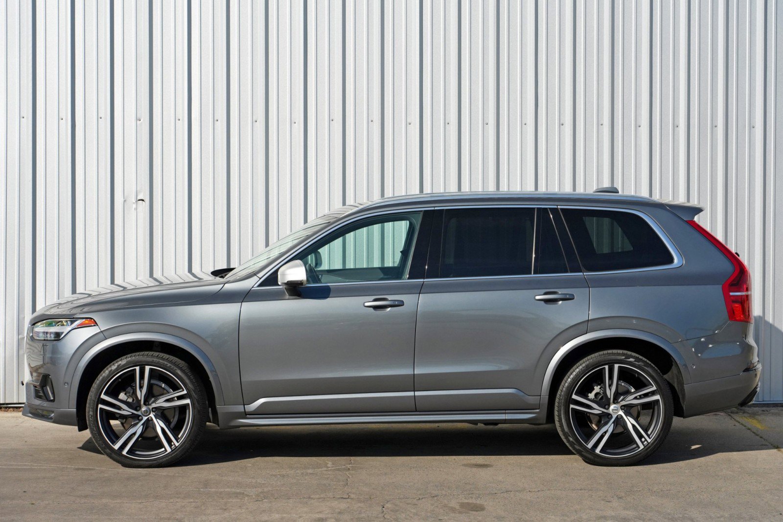 Used 2019 Volvo XC90 T6 R-Design w/ Protection Package Premier image 49
