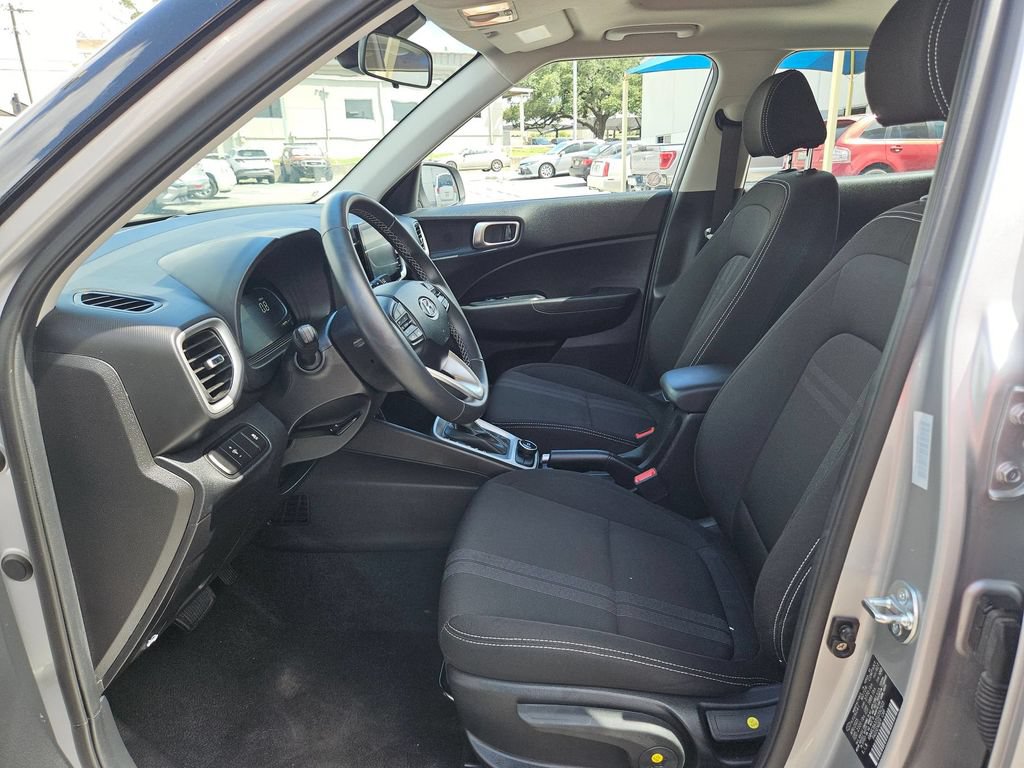 Used 2025 Hyundai Venue SEL FWD image 9