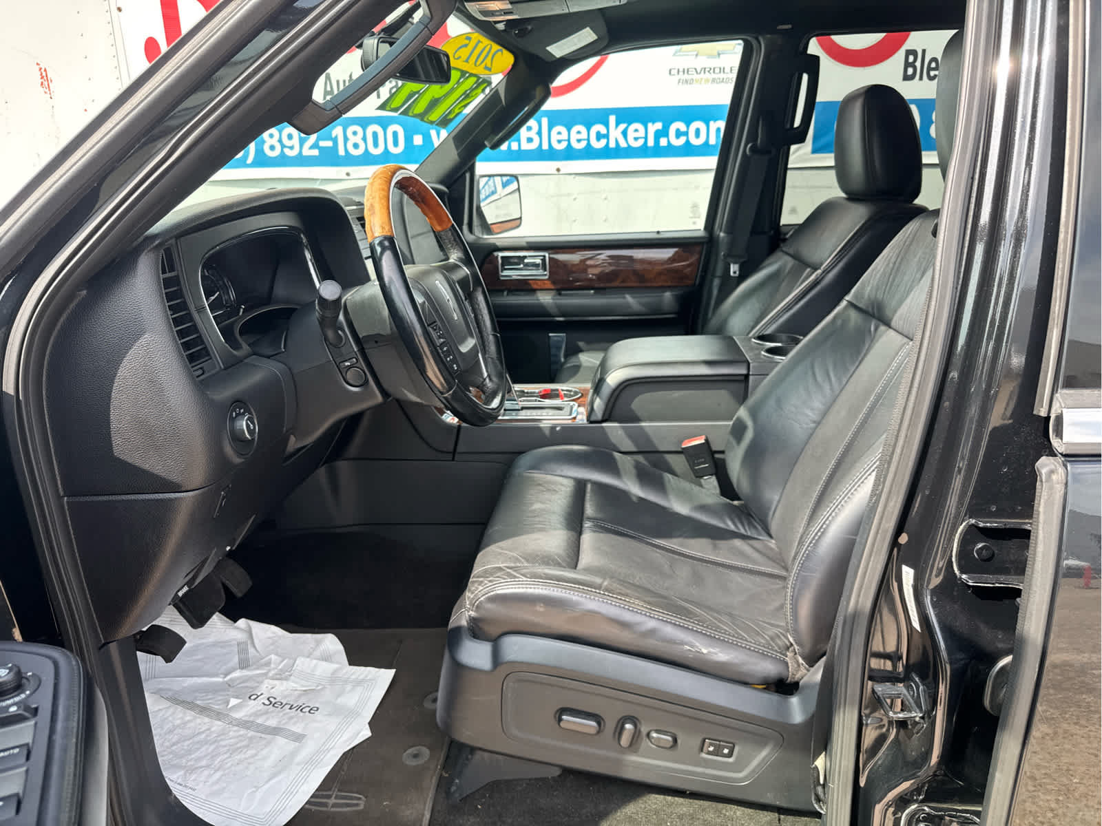 Used 2015 Lincoln Navigator 2WD image 23