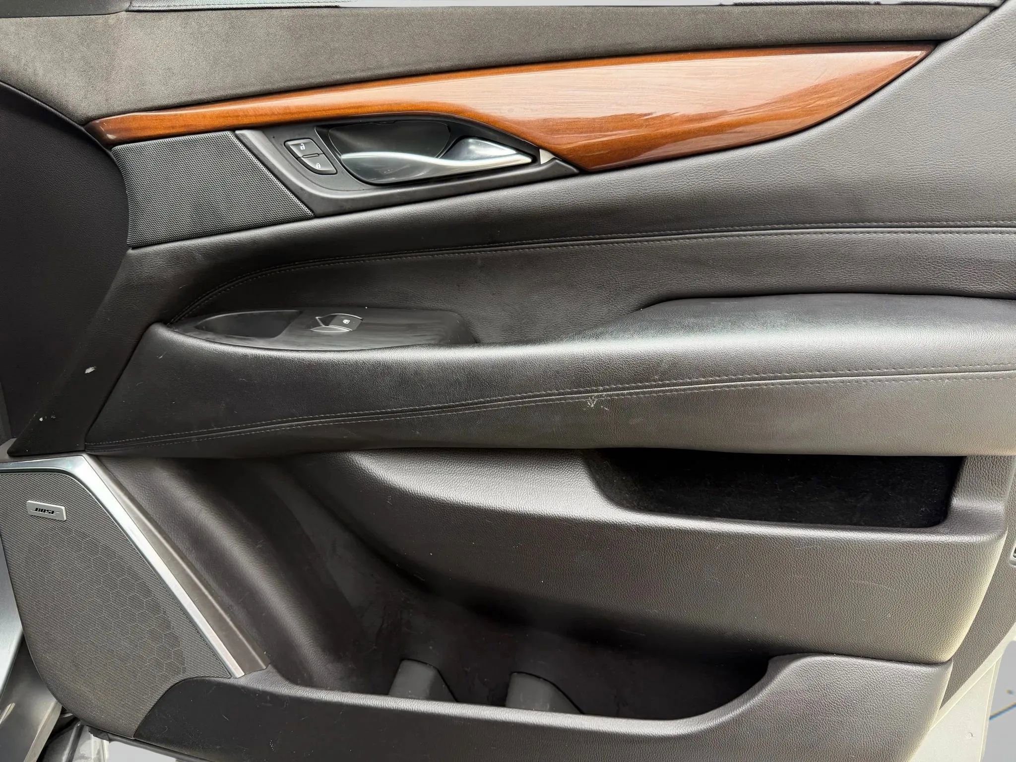 Used 2018 Cadillac Escalade Luxury image 8