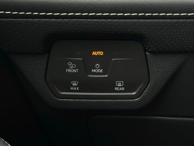 Used 2025 Volkswagen Atlas Cross Sport SE image 29