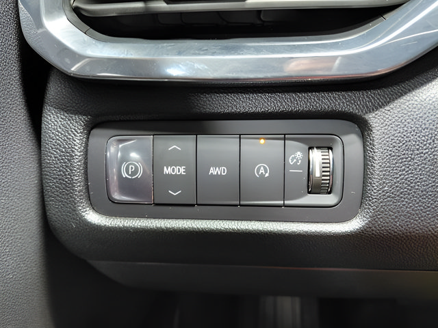 Used 2025 GMC Acadia Denali w/ LPO, Floor Liner Package AWD/4WD image 35
