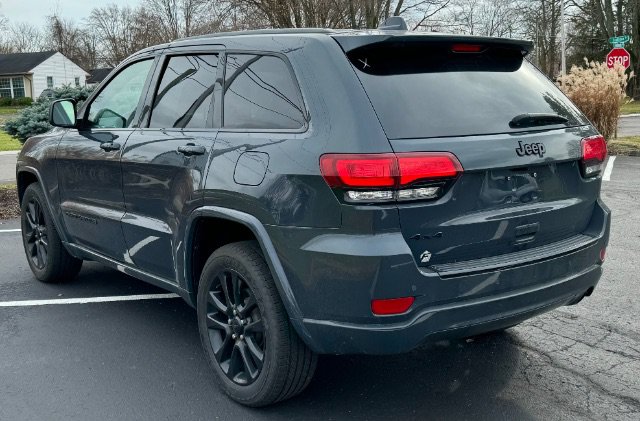 Used 2018 Jeep Grand Cherokee Altitude AWD/4WD image 10