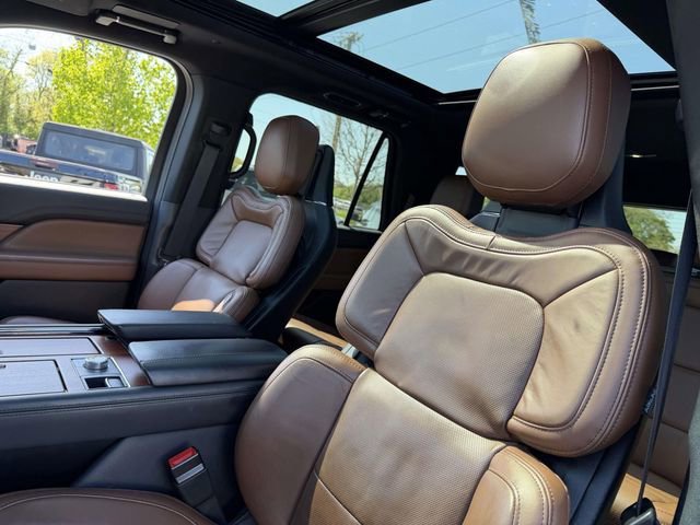 Certified 2023 Lincoln Navigator Reserve AWD/4WD image 8