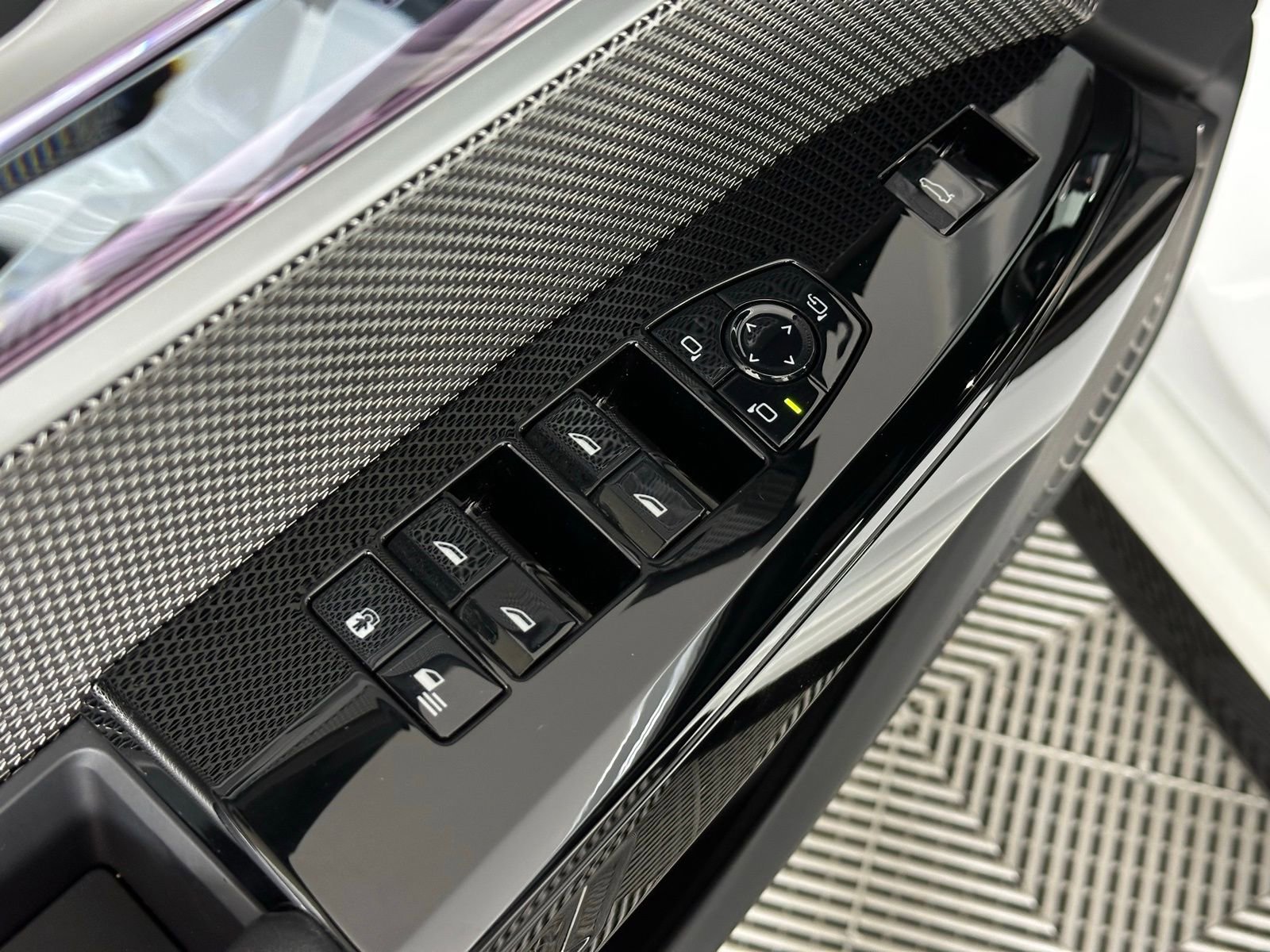 Used 2023 BMW 760i xDrive w/ Parking Assistance Package image 40