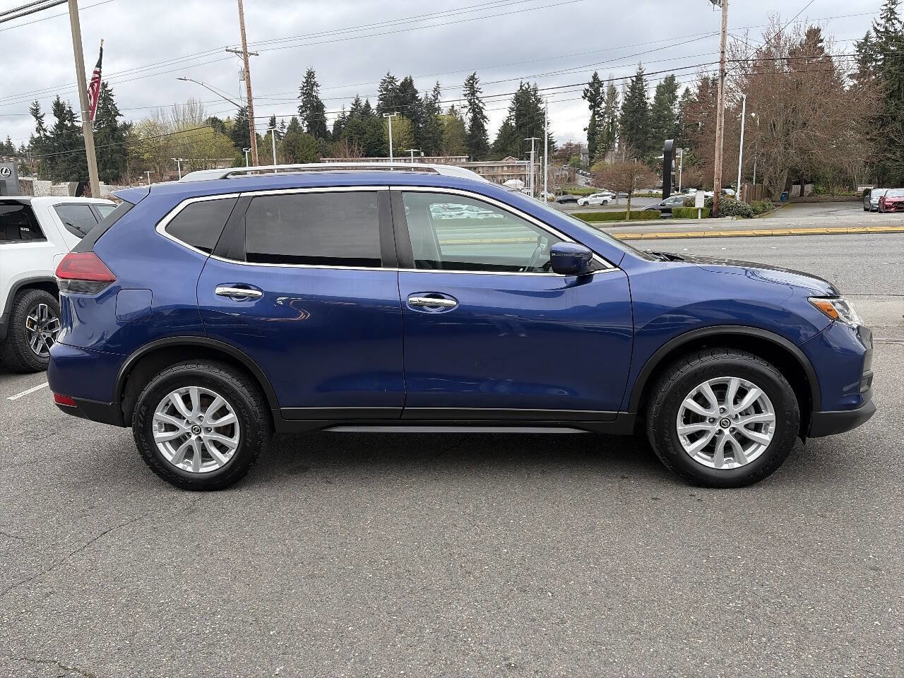Used 2018 Nissan Rogue SV image 11