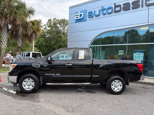 Used 2018 Nissan Titan SV AWD/4WD image 3