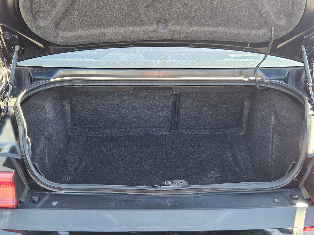 Used 2012 Dodge Challenger SXT image 10