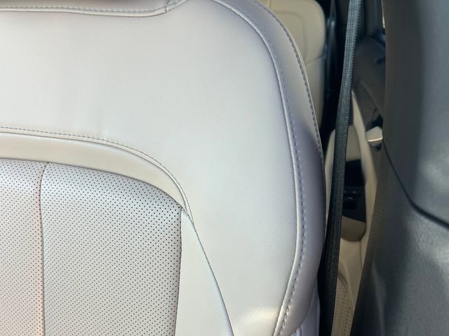 Used 2025 Jeep Grand Cherokee Limited w/ Luxury Tech Group II image 14