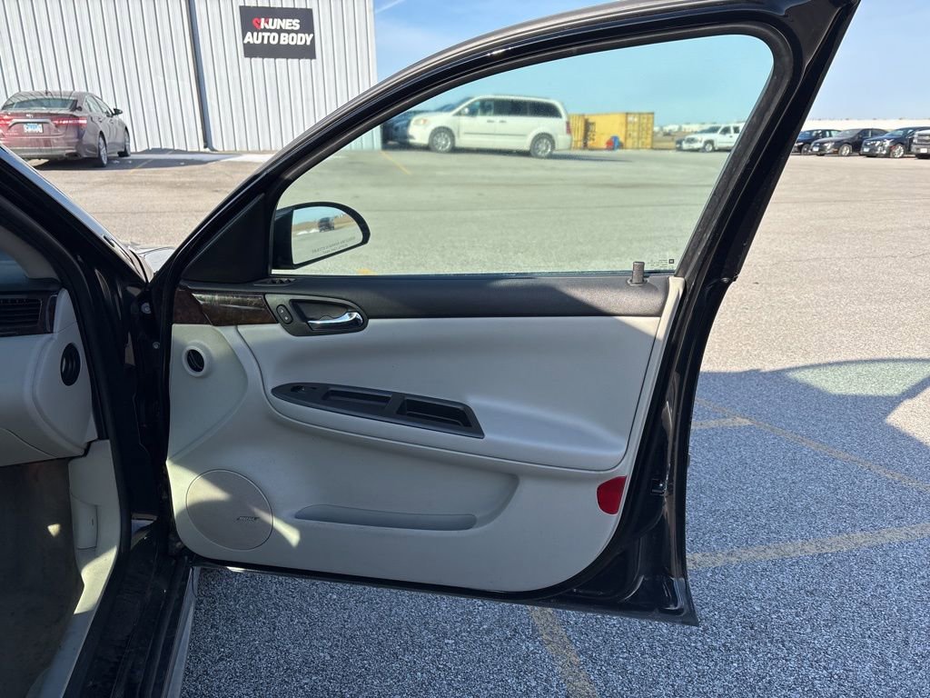 Used 2013 Chevrolet Impala LTZ image 14