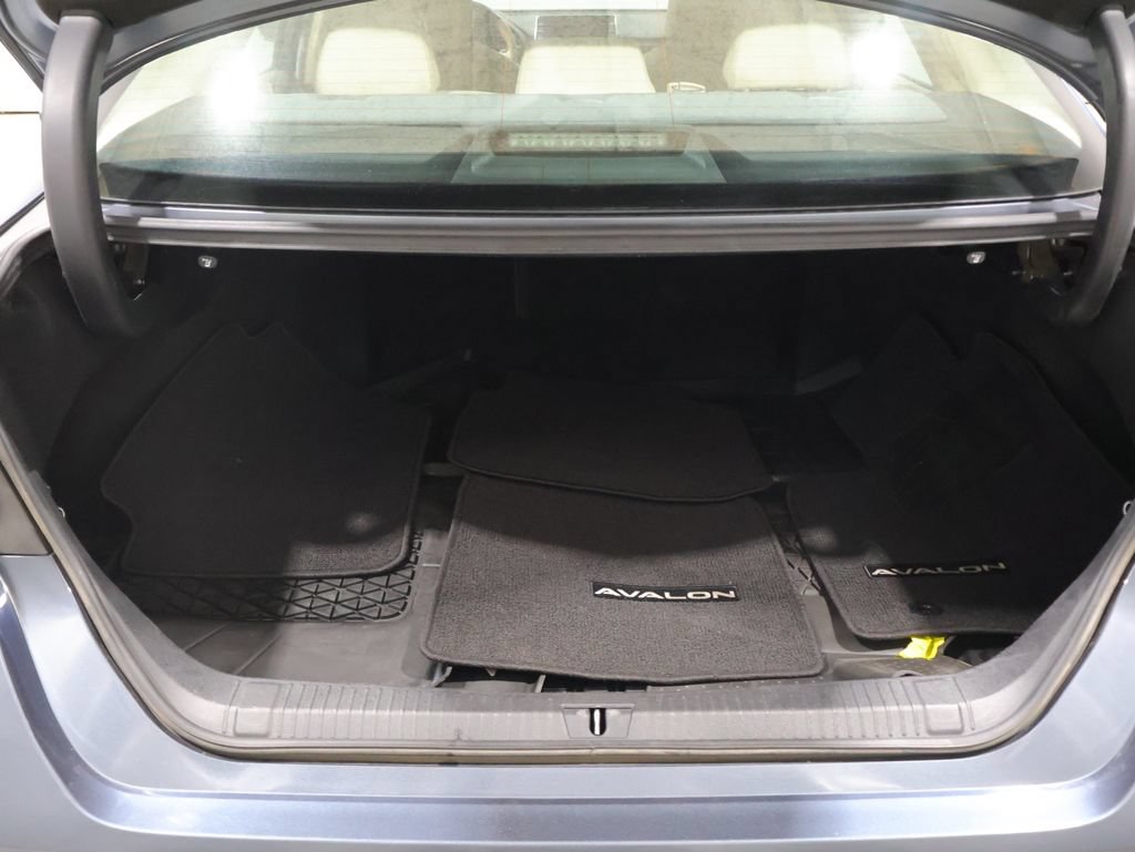 Used 2020 Toyota Avalon Limited w/ All Weather Liner Package FWD image 4