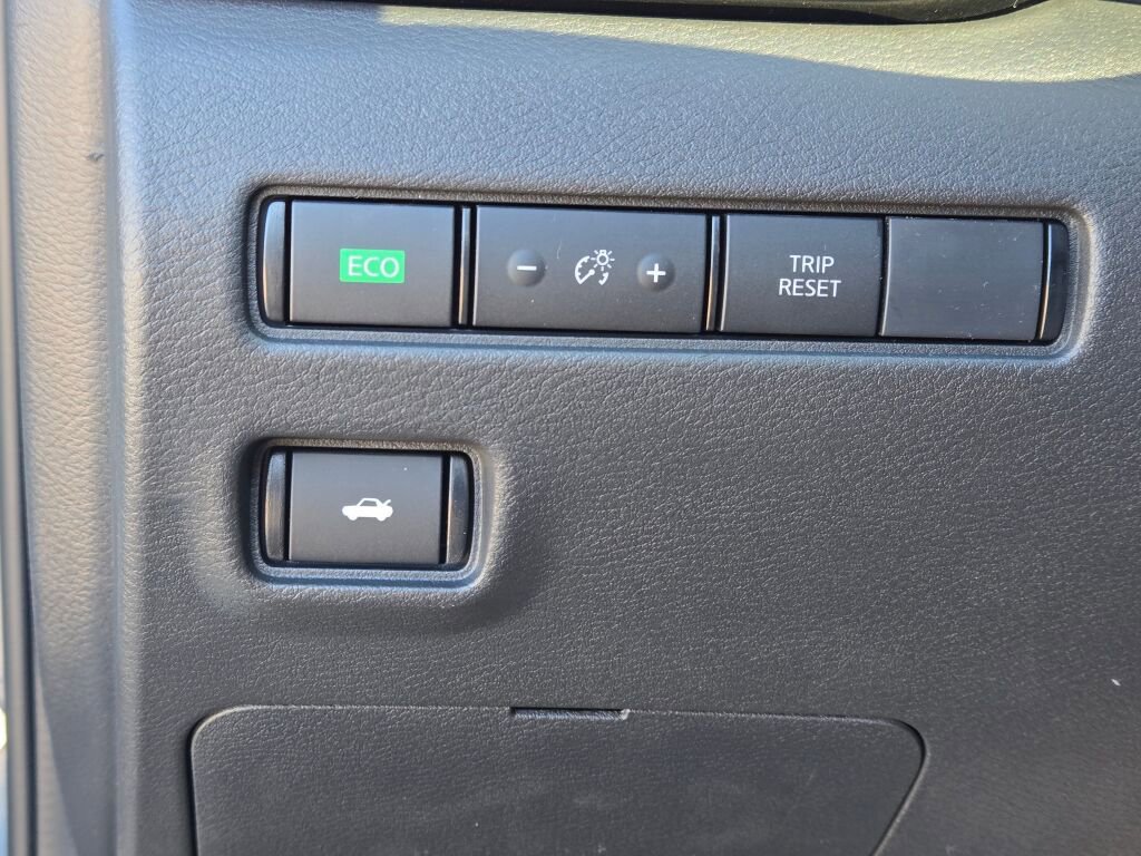 Used 2025 Nissan Sentra SR w/ SR Premium Package image 24