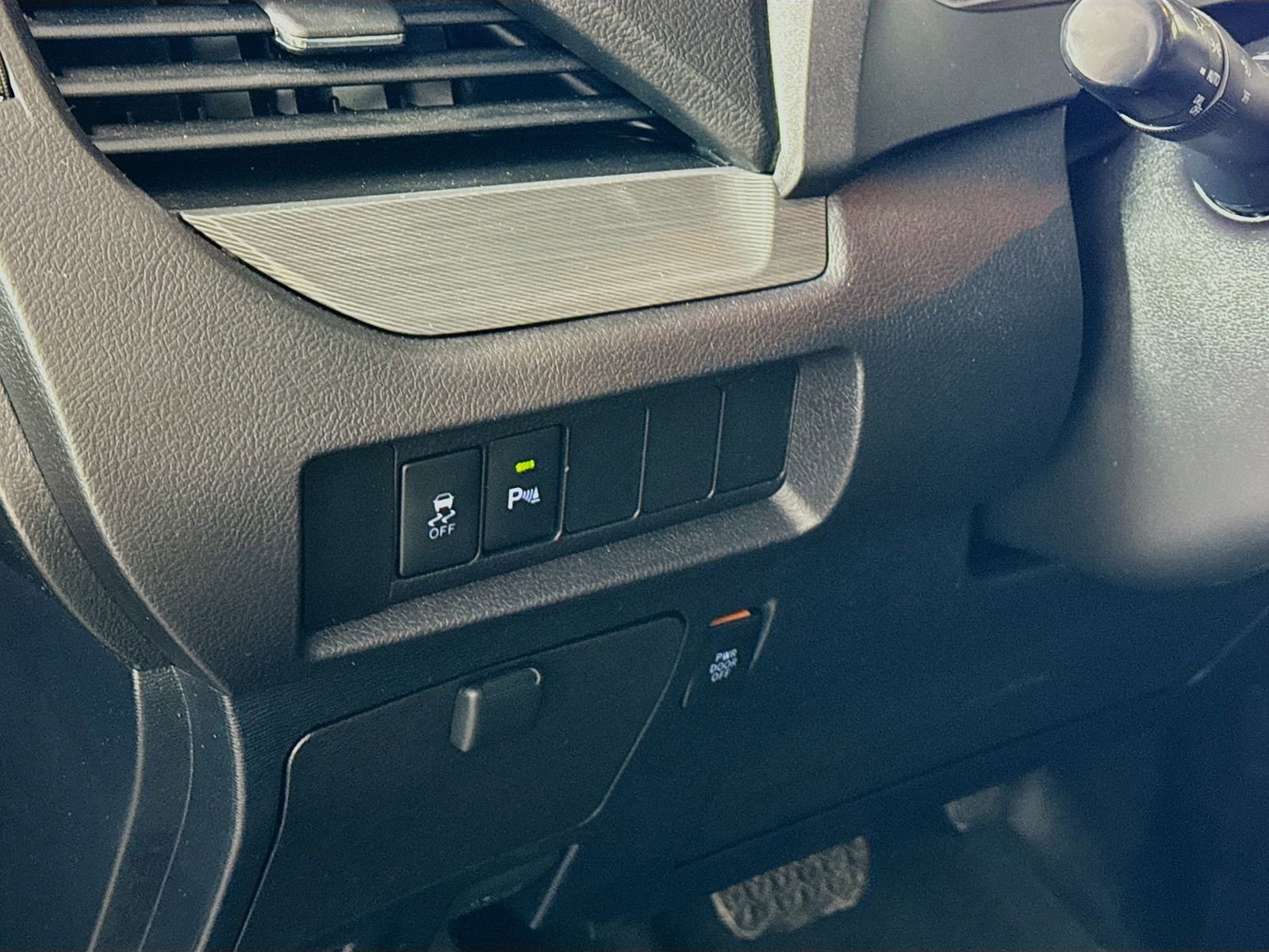 Used 2020 Toyota Sienna SE w/ SE Preferred Package image 8