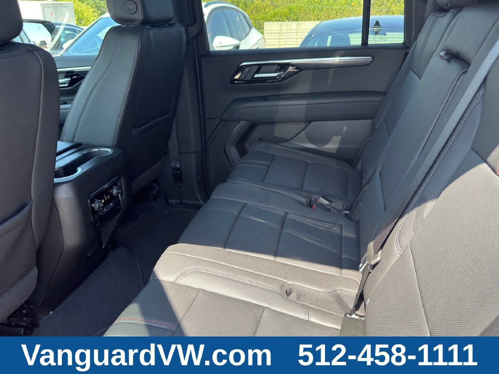 Used 2026 Chevrolet Suburban RST AWD/4WD image 32