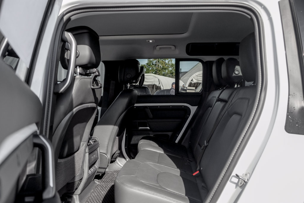 New 2026 Land Rover Defender 110 X-Dynamic SE AWD/4WD image 17