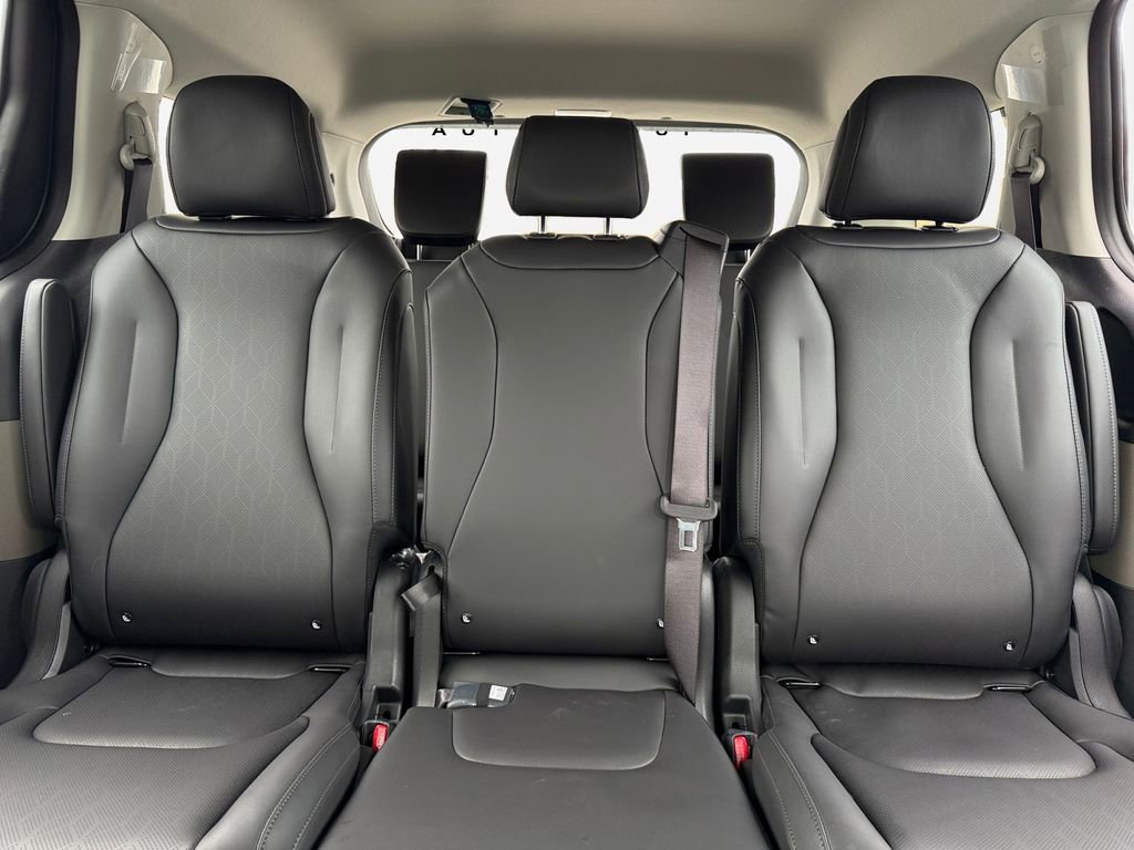 New 2026 Kia Carnival EX image 16