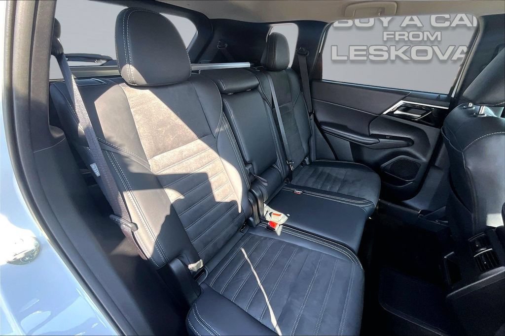 Used 2024 Mitsubishi Outlander 4WD Plug-In Hybrid image 26