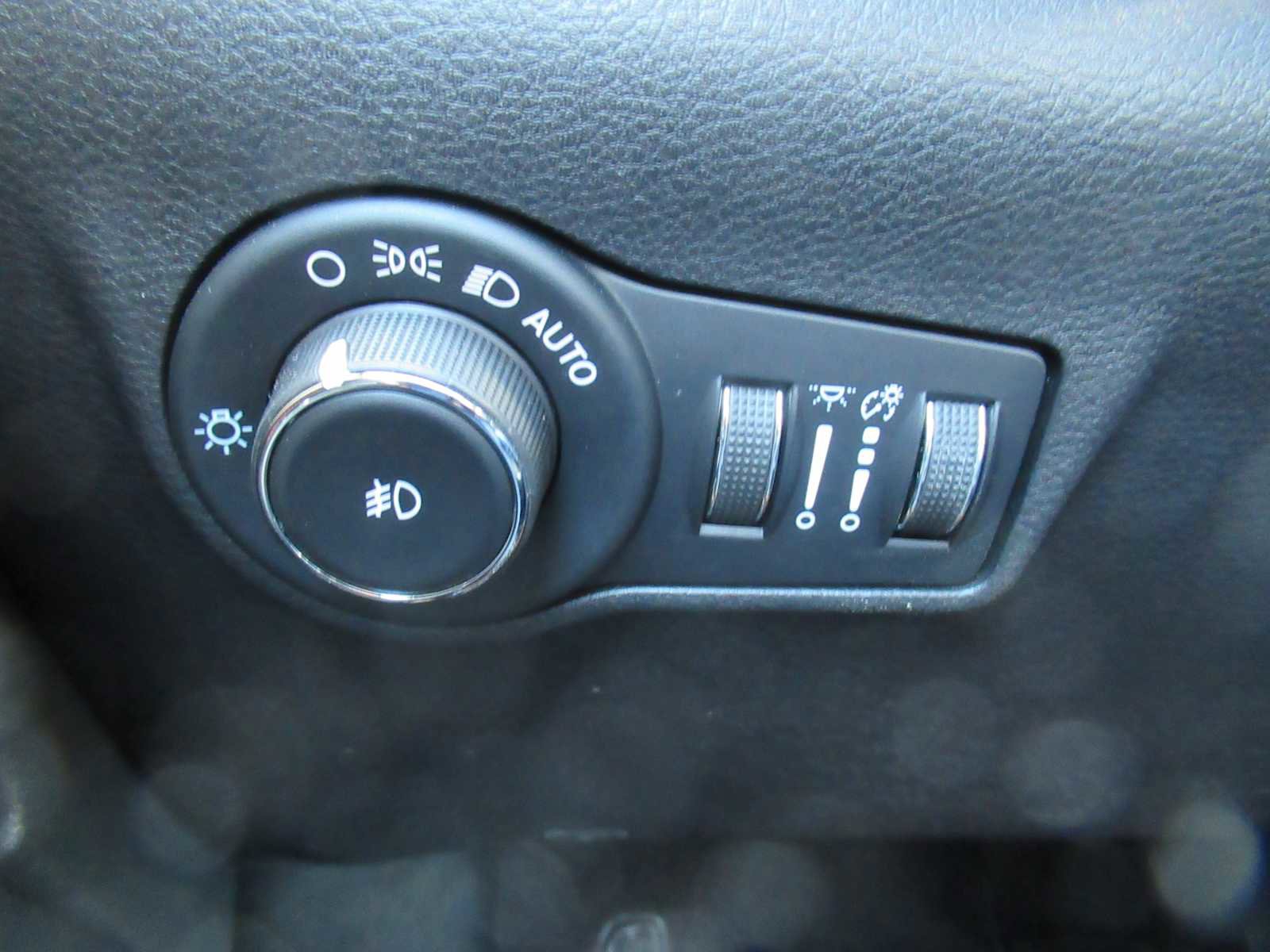 Used 2023 Jeep Compass Trailhawk image 32