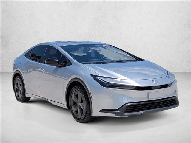 Used 2023 Toyota Prius LE FWD image 3