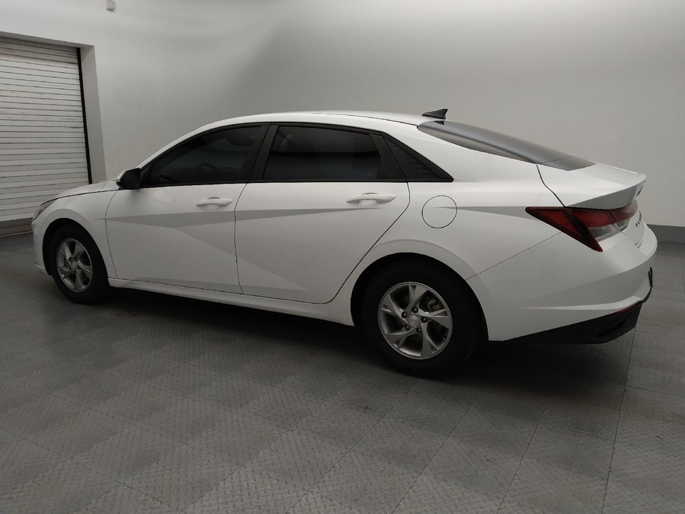 Used 2021 Hyundai Elantra SE FWD image 3