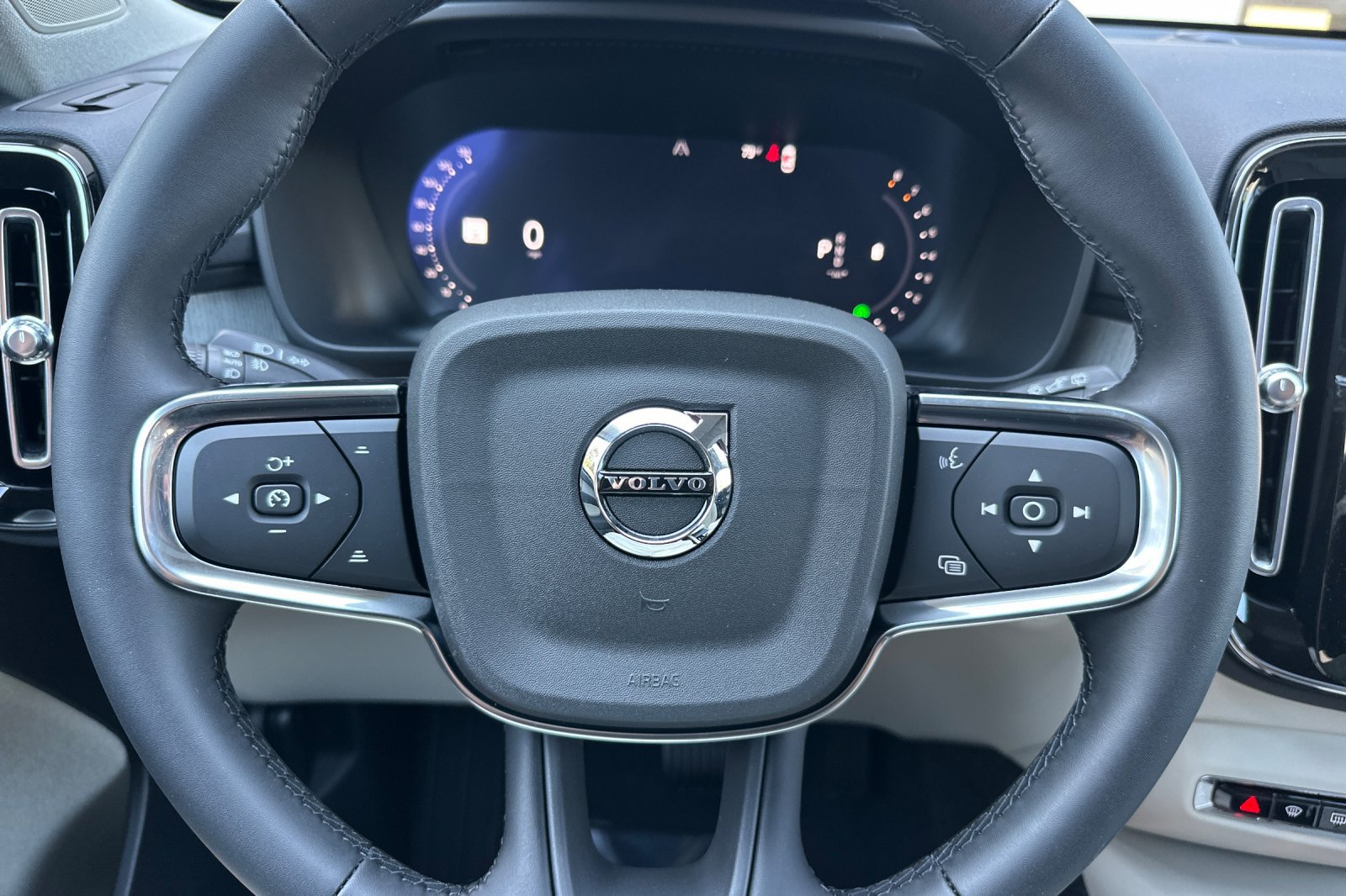 New 2026 Volvo XC40 B5 Plus w/ Protection Package Premier AWD/4WD image 20