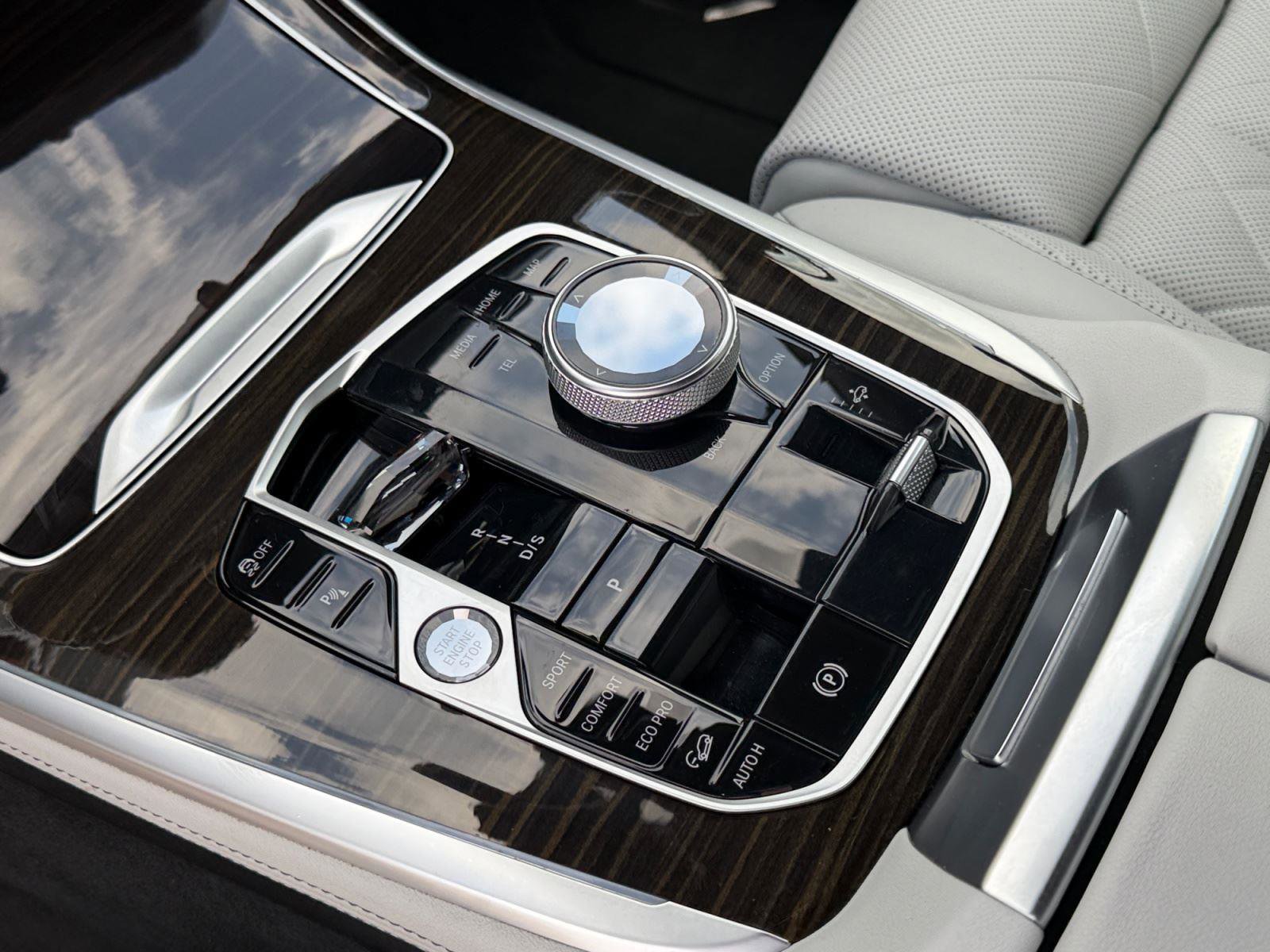 Used 2023 BMW X7 xDrive40i w/ Executive Package image 22