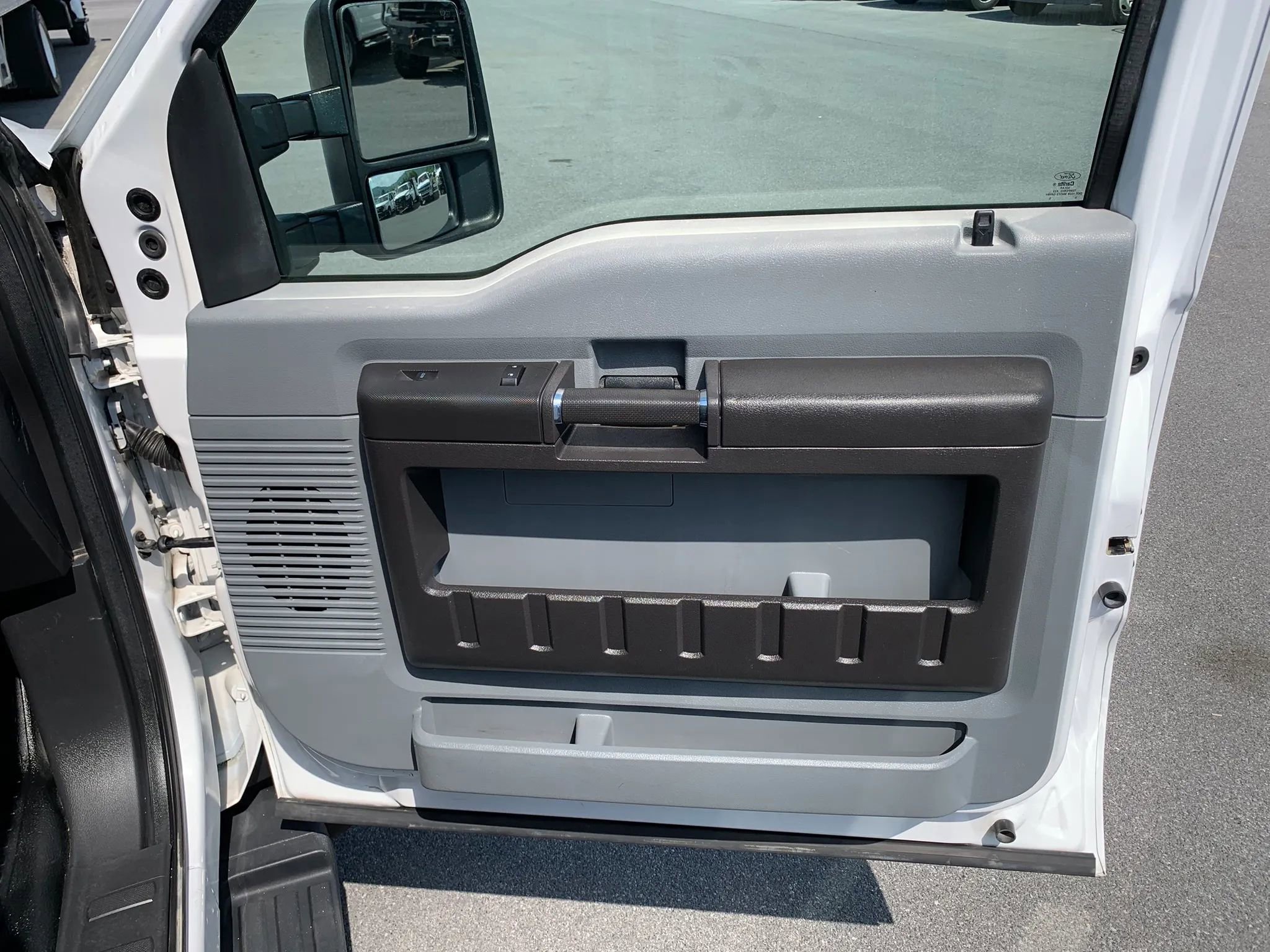 Used 2016 Ford F550 4x4 Crew Cab Super Duty image 25