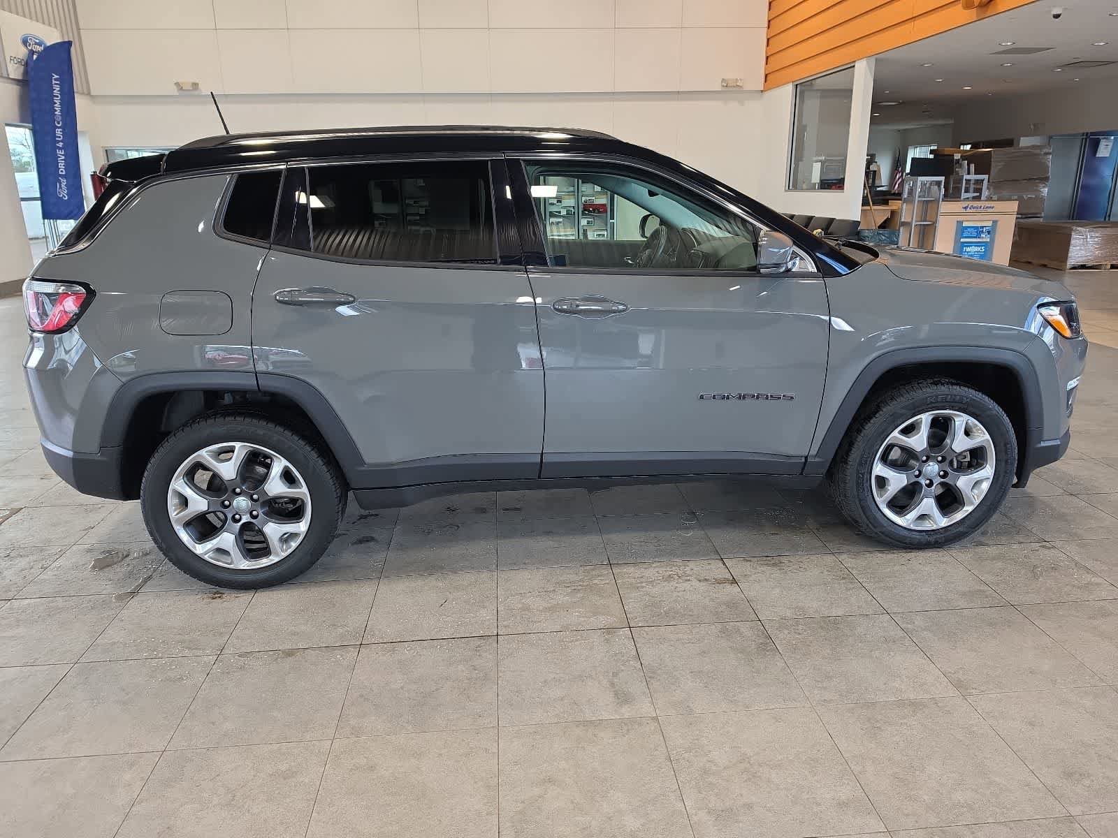 Used 2019 Jeep Compass Limited AWD/4WD image 10