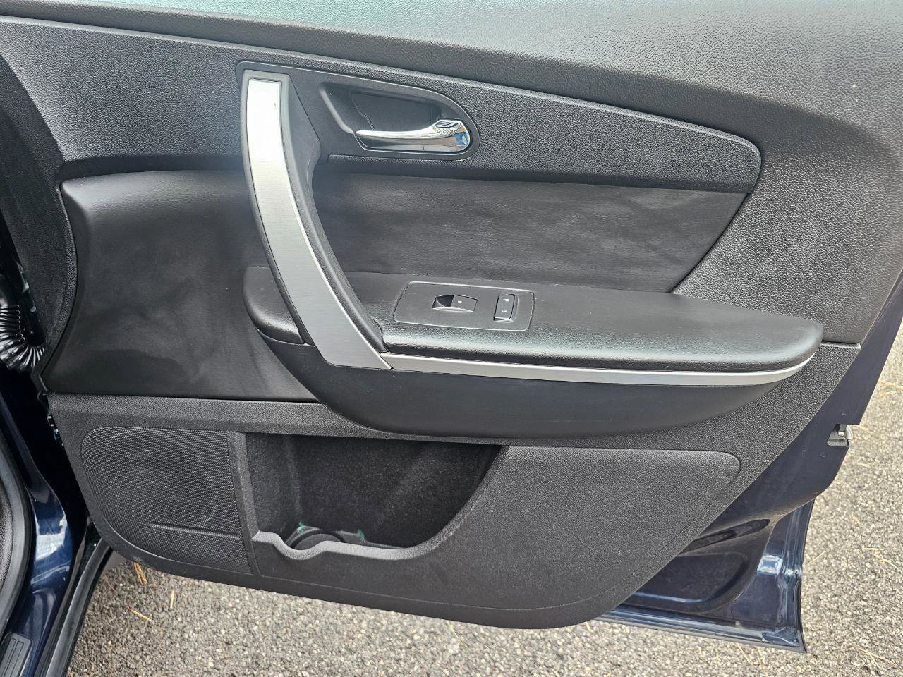 Used 2012 GMC Acadia SLE image 16