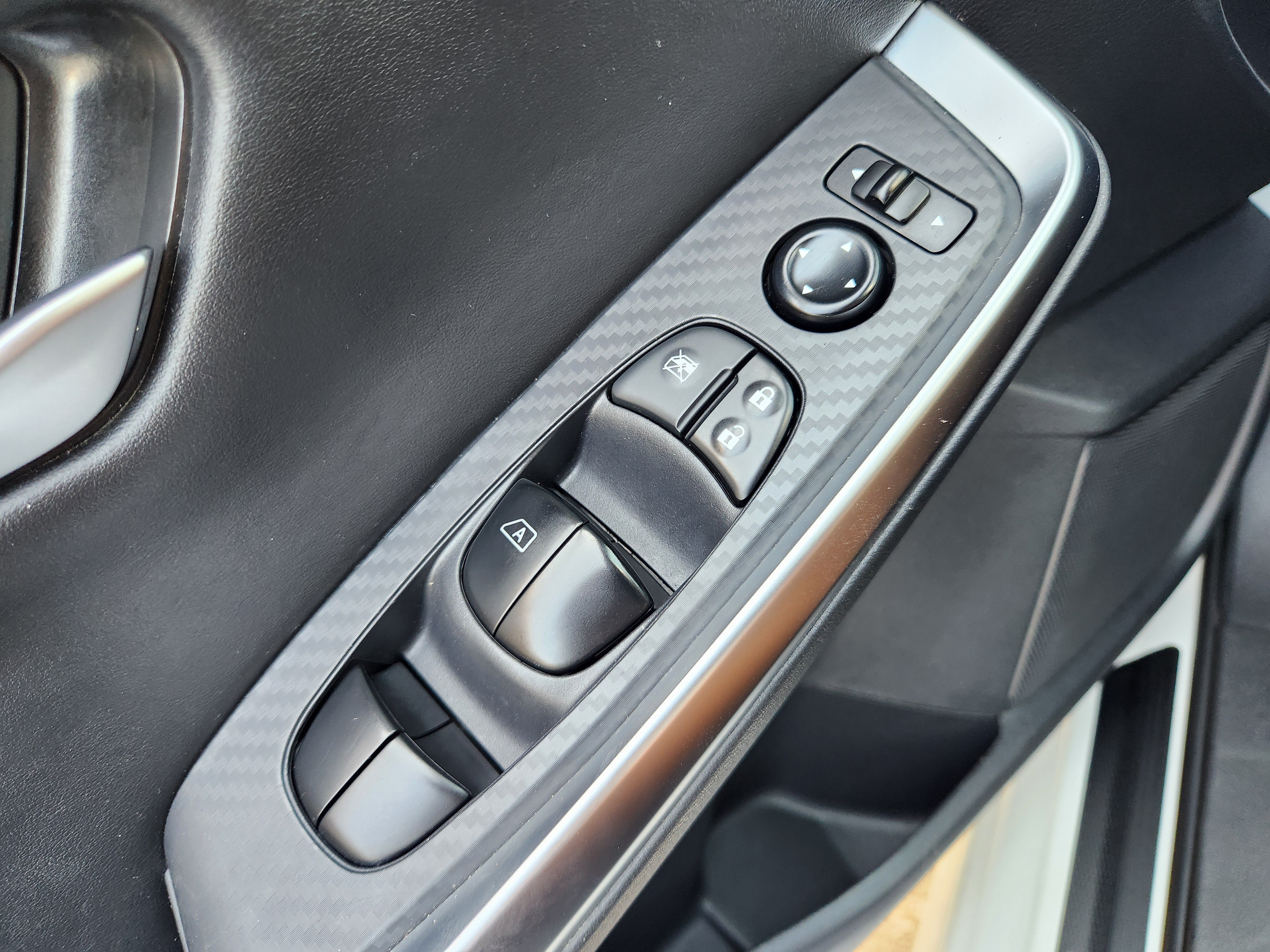 Used 2025 Nissan Sentra SR FWD image 25
