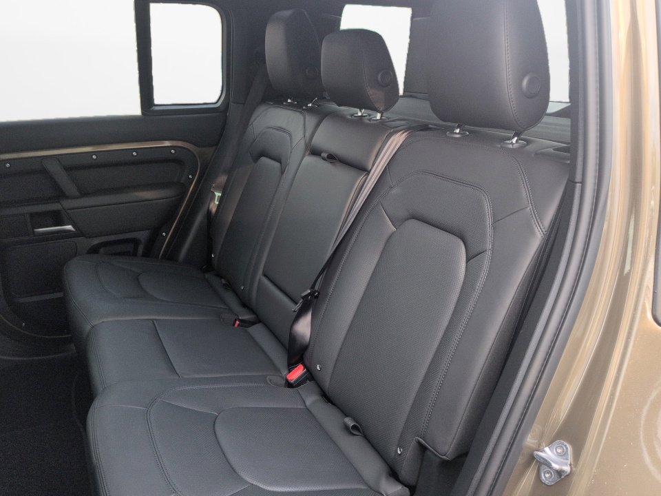 New 2026 Land Rover Defender 110 X-Dynamic SE AWD/4WD image 12
