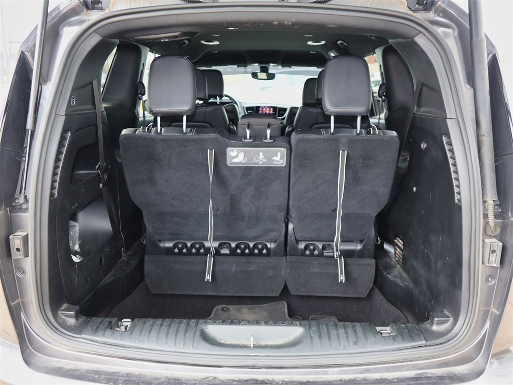 Used 2019 Chrysler Pacifica Touring-L Plus w/ S Appearance Package image 10