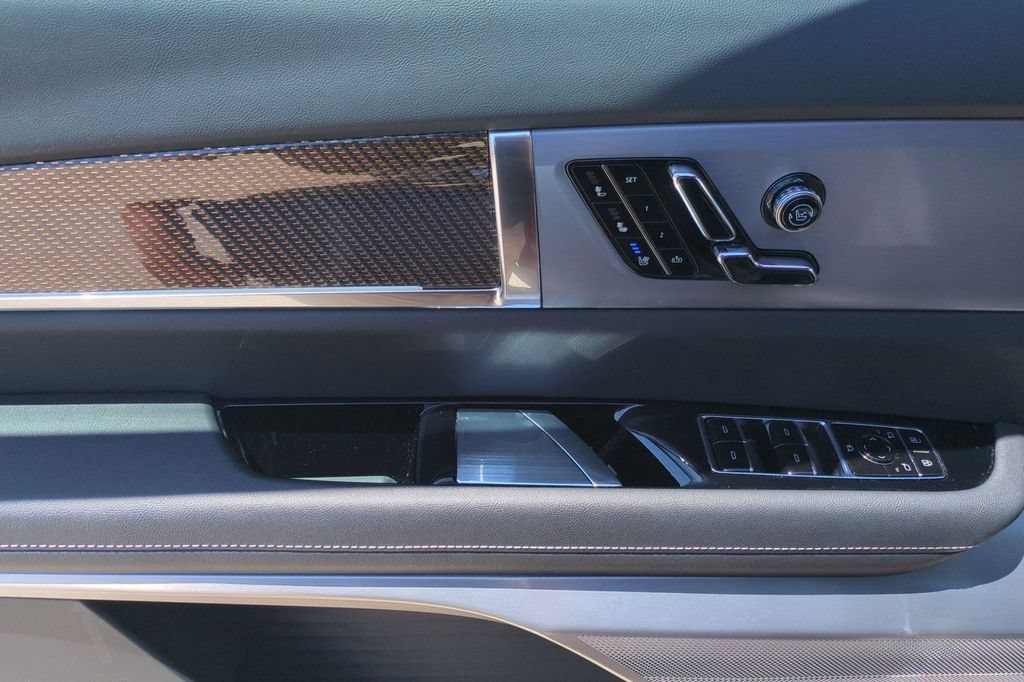 Certified 2026 Cadillac Vistiq Sport w/ LPO, Floor Liner Package AWD/4WD image 23