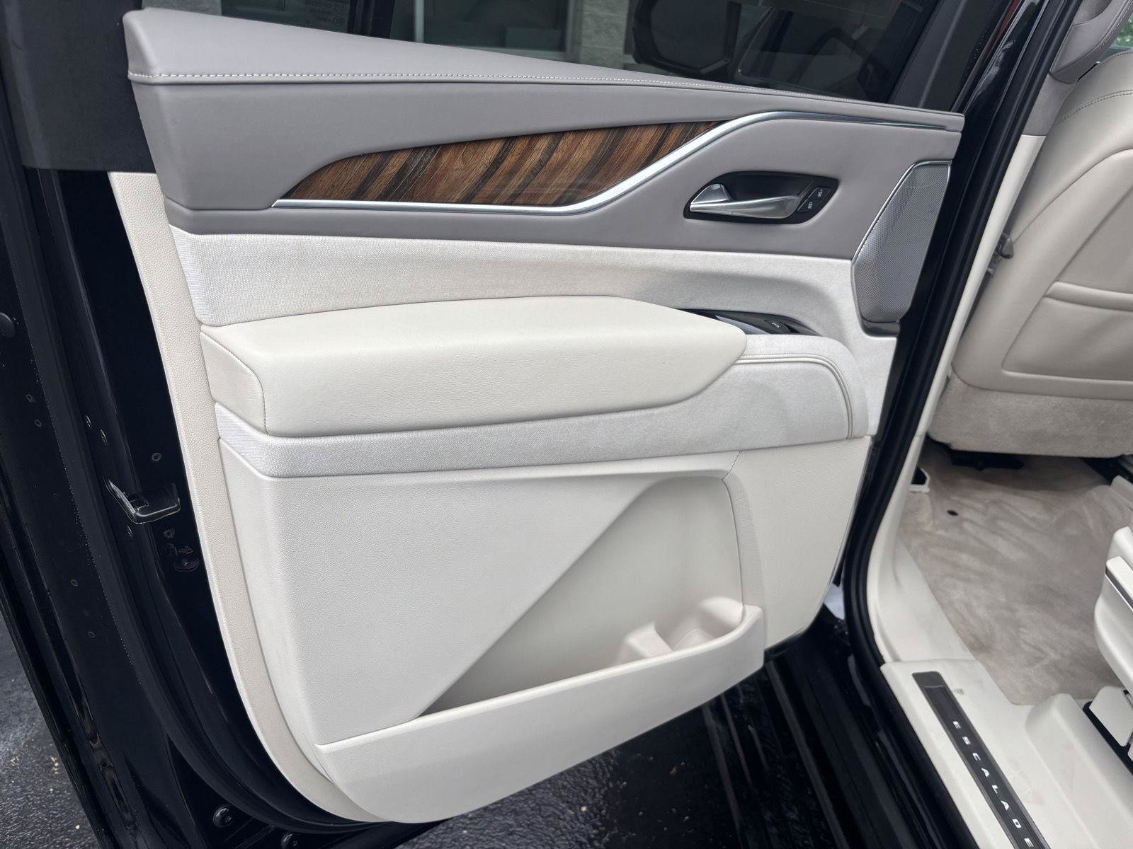 Used 2021 Cadillac Escalade ESV Premium Luxury Platinum AWD/4WD image 20