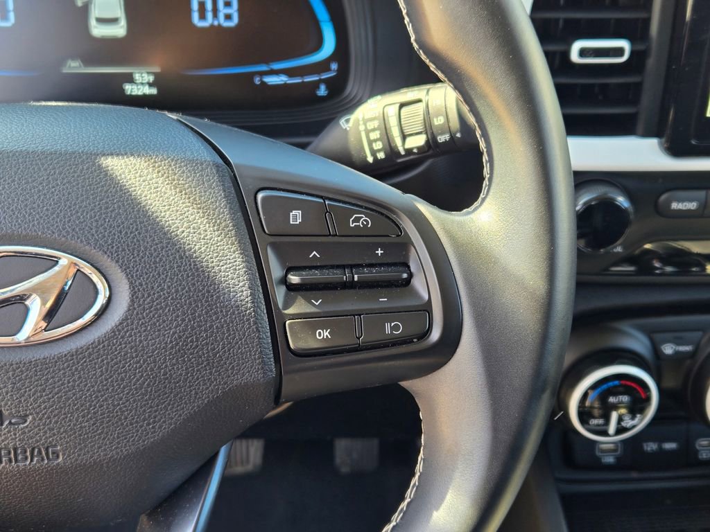 Certified 2023 Hyundai Venue Limited FWD image 38