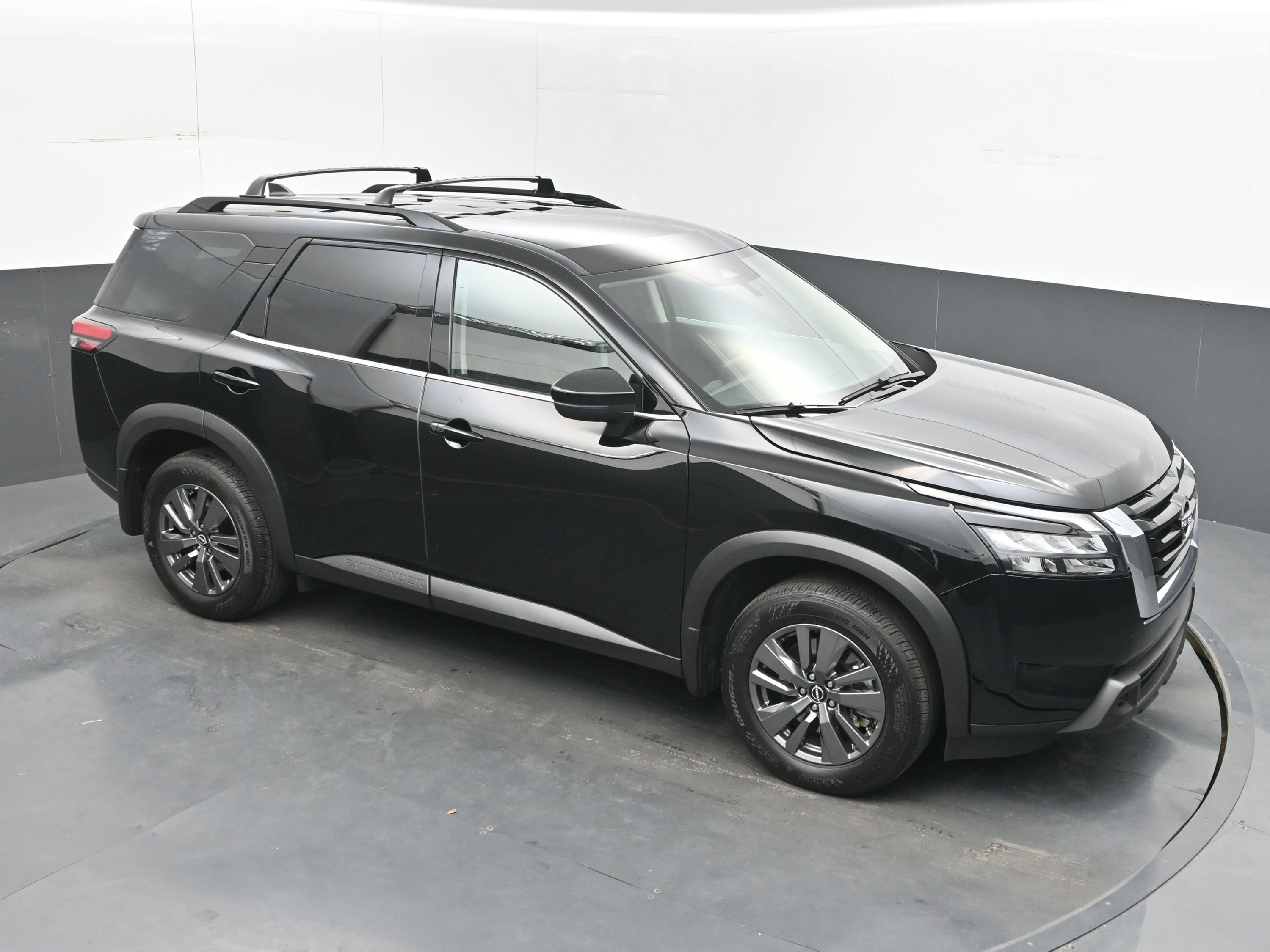 Used 2025 Nissan Pathfinder SV FWD image 30