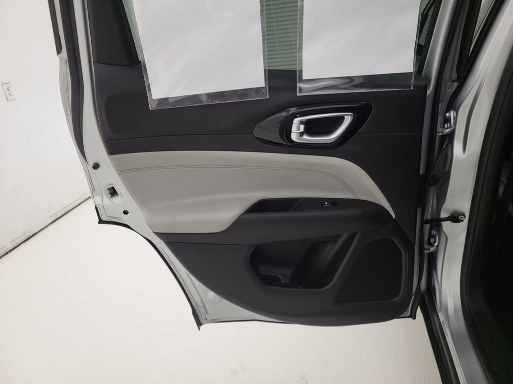 Used 2025 Jeep Compass Limited image 43