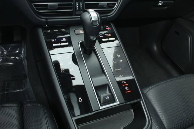 Certified 2025 Porsche Macan image 17