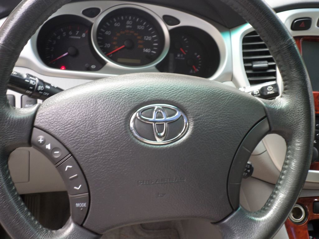 Used 2004 Toyota Highlander Limited image 37