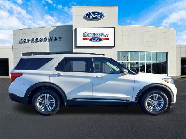 Used 2023 Ford Explorer XLT w/ Equipment Group 202A image 5