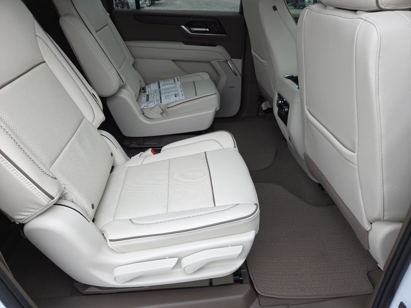 New 2026 GMC Yukon XL Denali image 25